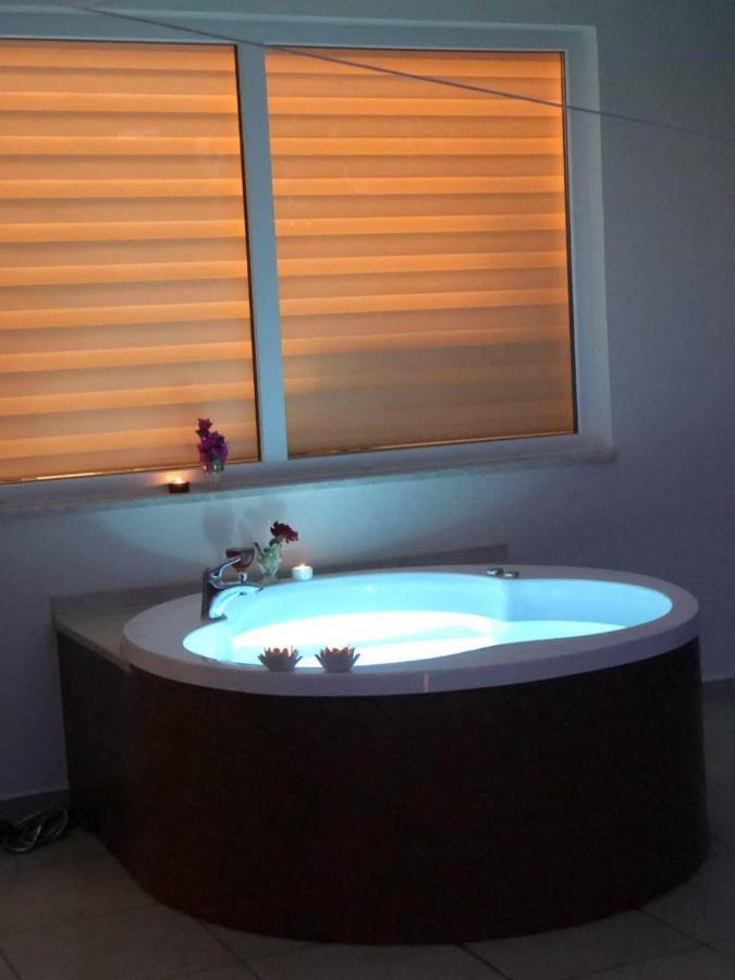 Babylon Luxury Villa With Private Pool And Indoor Heated Pool ซีเด ภายนอก รูปภาพ