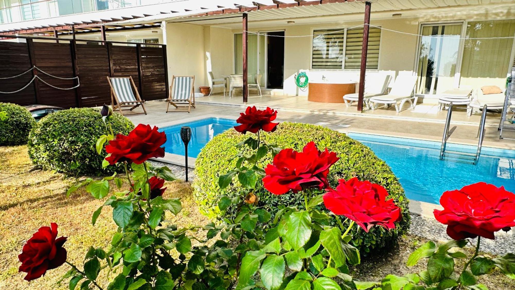 Babylon Luxury Villa With Private Pool And Indoor Heated Pool ซีเด ภายนอก รูปภาพ